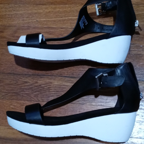 Sandals - Picture 2 of 2